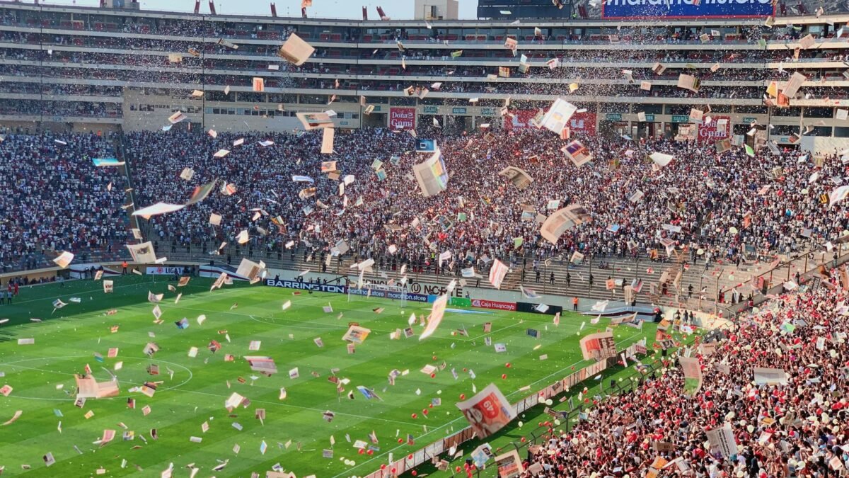 Milan x Inter: O Derby della Madonnina e Suas Décadas de Glória