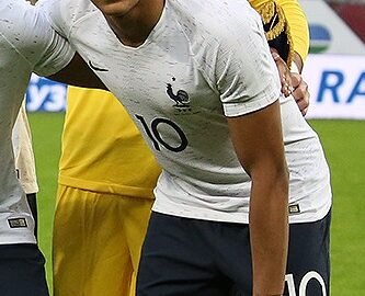 Mbappé marca duas vezes na 100ª partida, França bate o Iraque por 3 a 0 e avança na Copa 2026