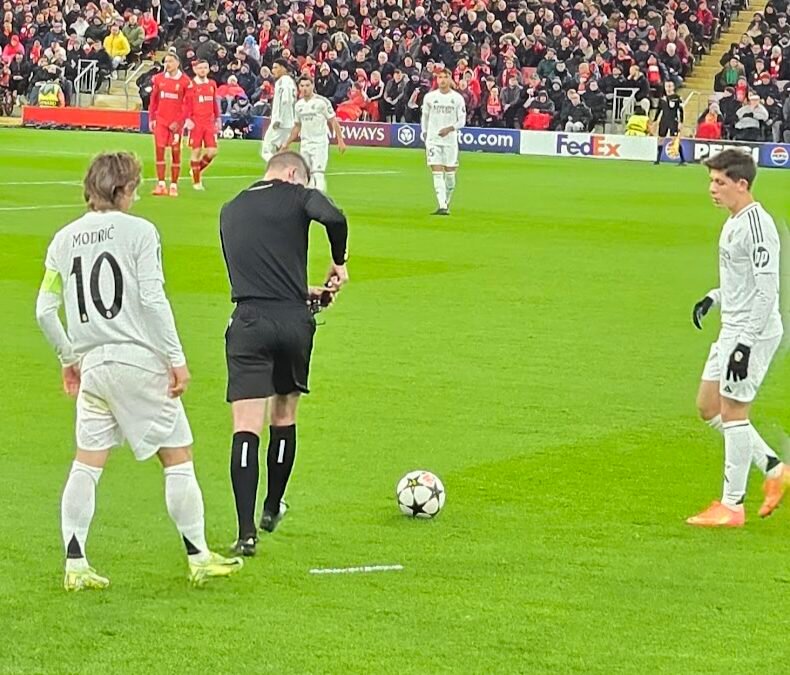 Modric chega a 200 jogos pela Croácia e entra para um clube de só quatro nomes na história