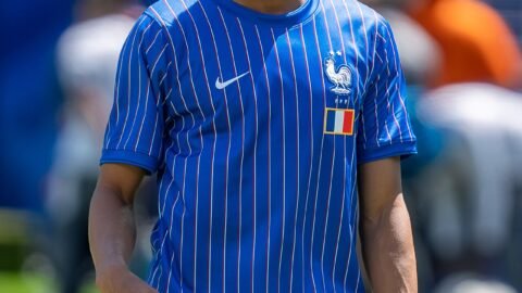 Mbappé decide de pênalti, França elimina o Paraguai e chega às quartas da Copa 2026 a um gol do recorde de Messi
