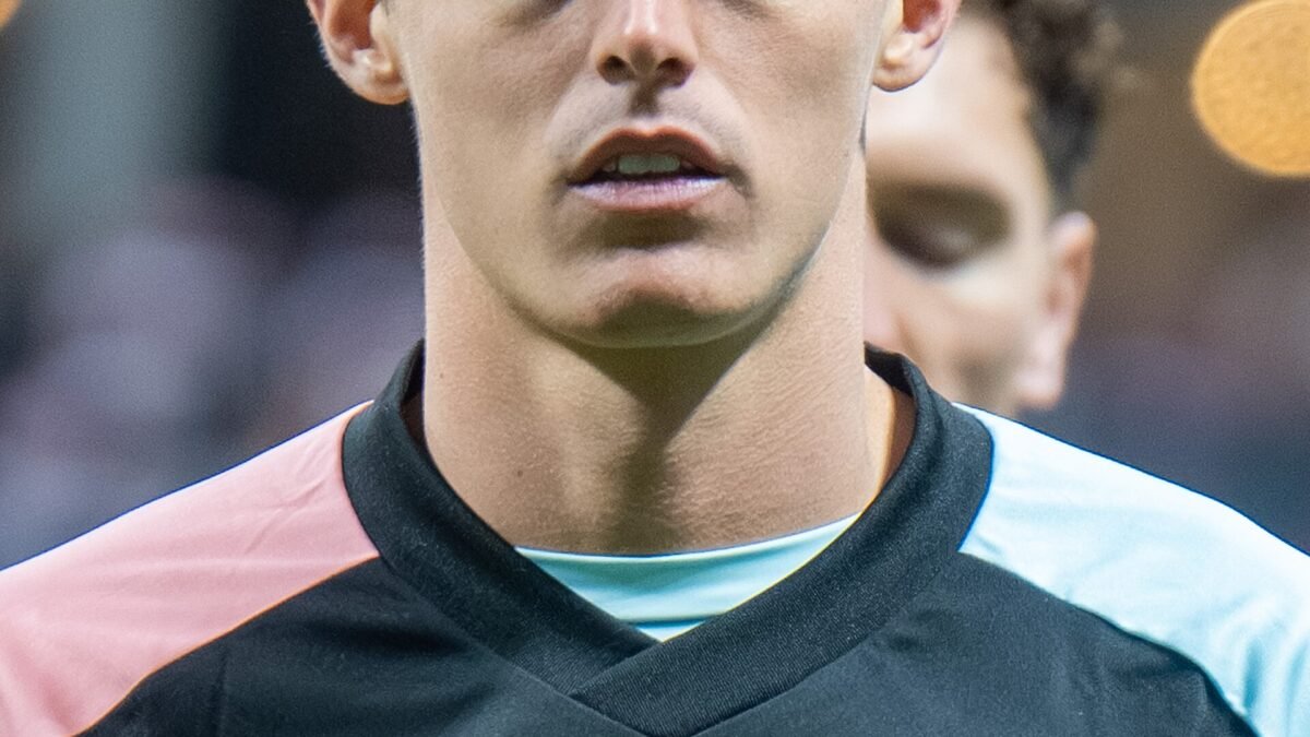 De Ketelaere marca duas vezes, Bélgica goleia os Estados Unidos por 4 a 1 e elimina o anfitrião da Copa 2026