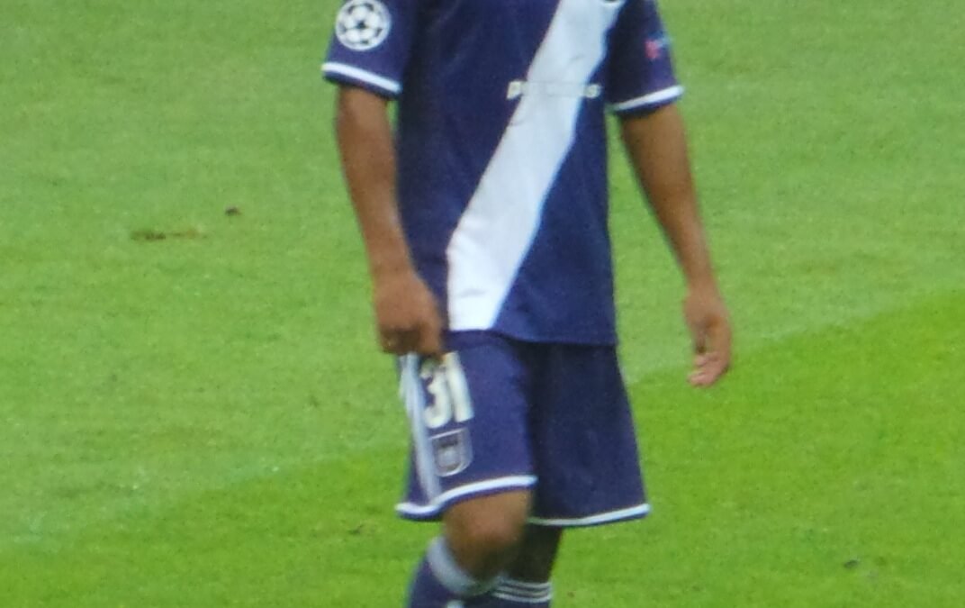 Em plena Copa 2026, Manchester United paga multa de 35 milhões de libras e tira Tielemans, capitão da Bélgica, do Aston Villa