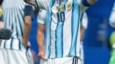 Um presente para Diego: Messi dedica a Maradona a vaga da Argentina na final da Copa 2026, e Tuchel vira alvo de críticas