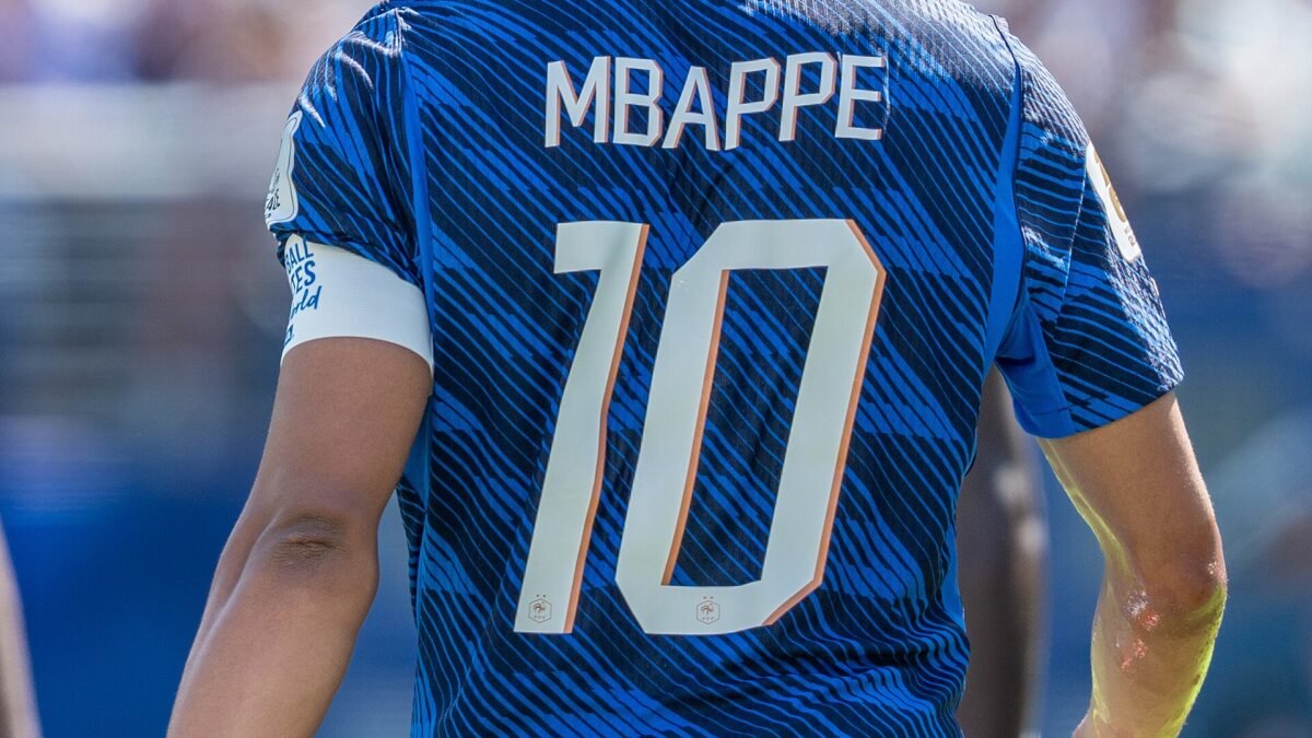 Mbappé contra Kane pelo bronze e pela Chuteira de Ouro: França e Inglaterra decidem o terceiro lugar da Copa 2026 no sábado
