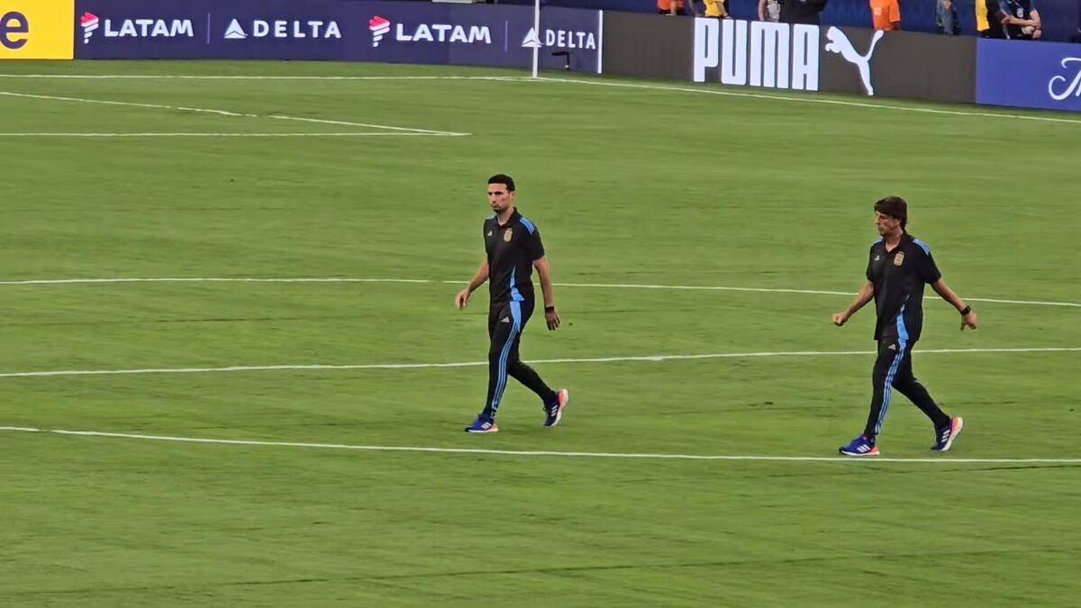 De mentor a rival: Scaloni reencontra De la Fuente, seu professor no curso de treinadores, na final da Copa 2026
