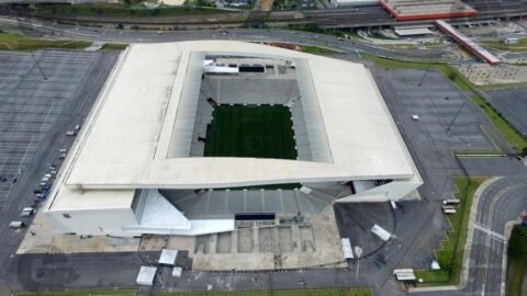 Wanderson decide na reta final, Cruzeiro vence o Corinthians por 2 a 1 na Neo Quimica Arena e entra de vez na briga pelo G4