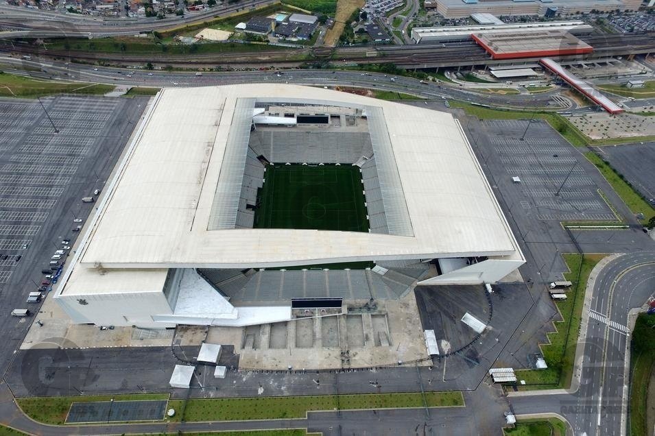 Wanderson decide na reta final, Cruzeiro vence o Corinthians por 2 a 1 na Neo Quimica Arena e entra de vez na briga pelo G4