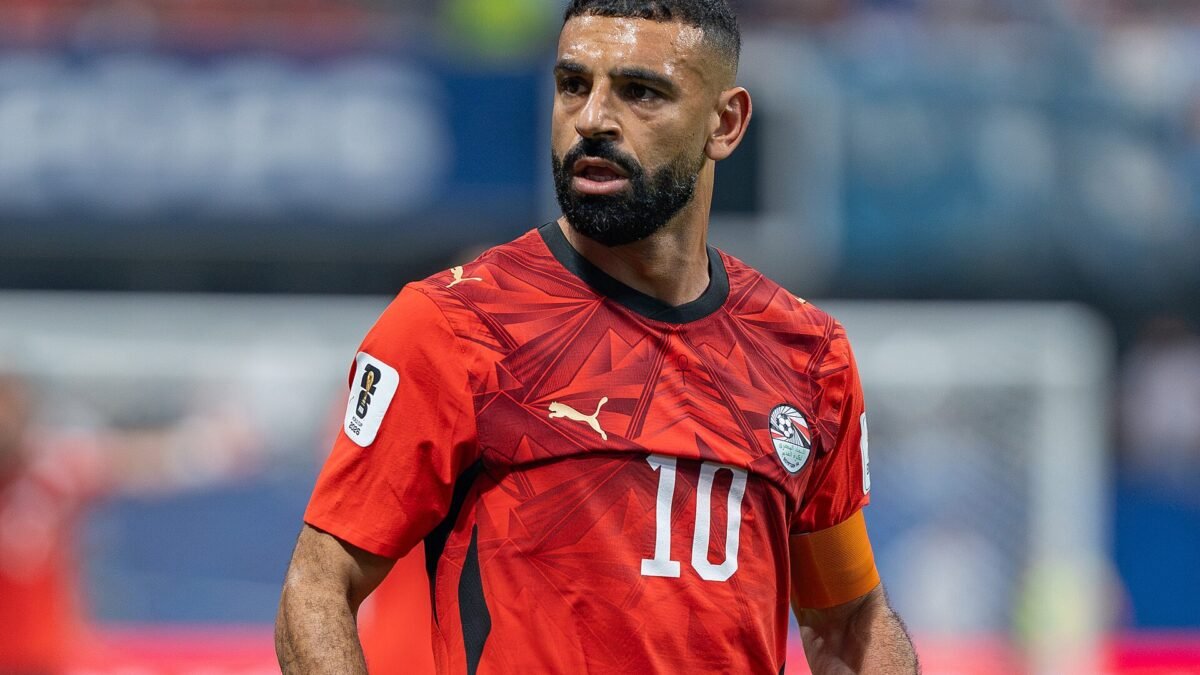 Salah estreia como titular, mas Trabzonspor perde para o Ferencvaros em casa e se complica no playoff da Europa League