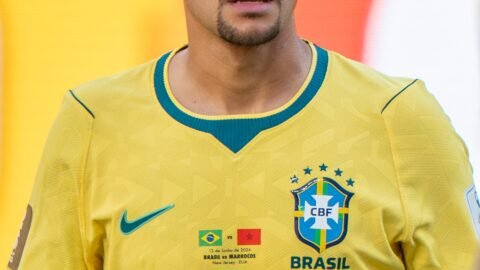 Arsenal fecha com Bruno Guimarães por 80 milhões de libras e brasileiro fará exame médico para virar reforço dos Gunners
