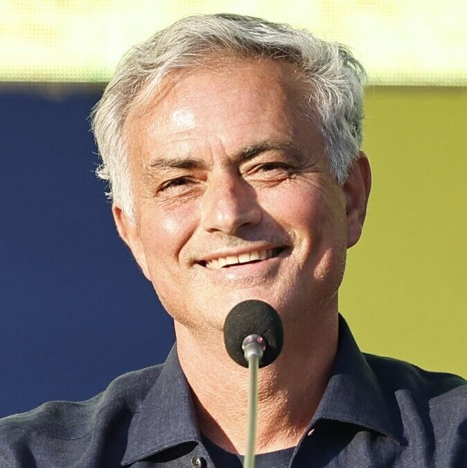 Mourinho vence na volta ao Real Madrid após 13 anos: Espí decide no fim e derruba o Espanyol na estreia da La Liga