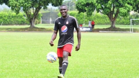 Viveros marca duas vezes, assume a artilharia isolada do Brasileirão, e Athletico-PR bate o Botafogo por 3 a 2 no Nilton Santos