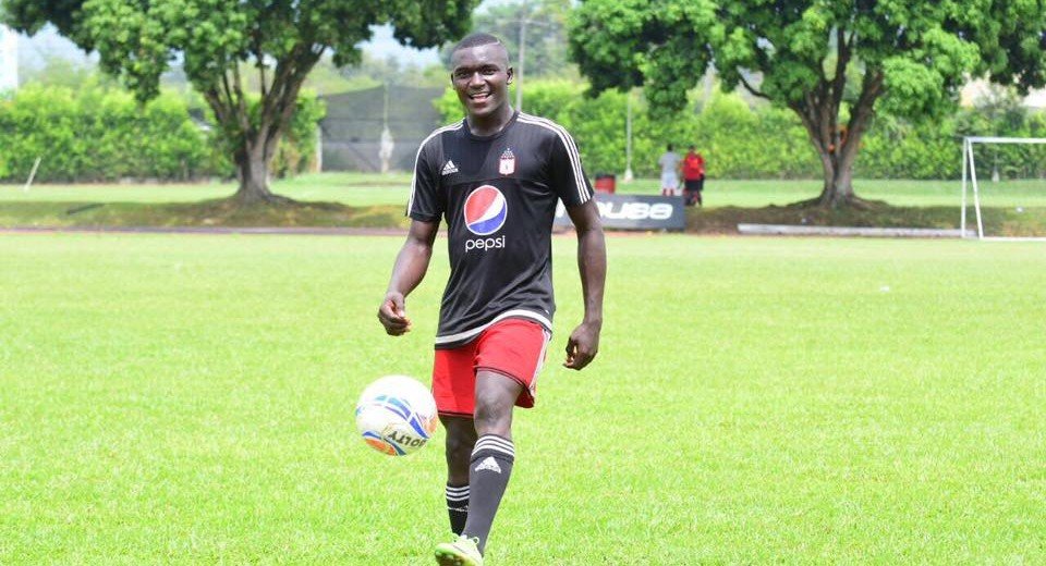 Viveros marca duas vezes, assume a artilharia isolada do Brasileirão, e Athletico-PR bate o Botafogo por 3 a 2 no Nilton Santos