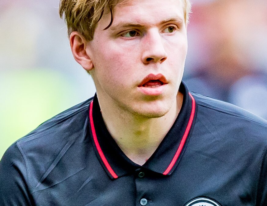 Com um a mais desde os 3 minutos, Bodo/Glimt goleia o NEC por 3 a 0 na Noruega e garante vaga na fase de liga da Champions